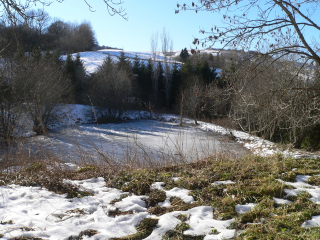 enneigé;neige;auvergne;colline;étang